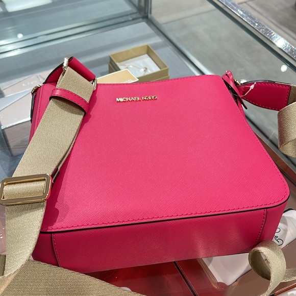 Michael Kors Jet Set Travel Small Messenger Crossbody Bag
Electric Pink 
NWT - Picture 7 of 16